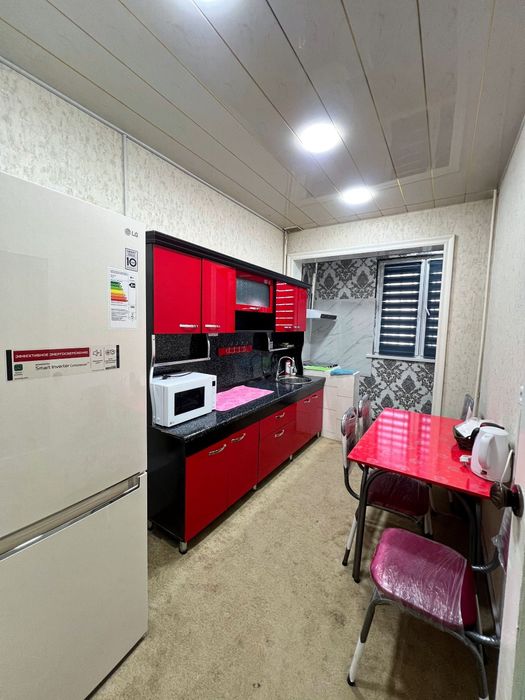 Maksim Goʻrkiy metro oldida kvartira bor