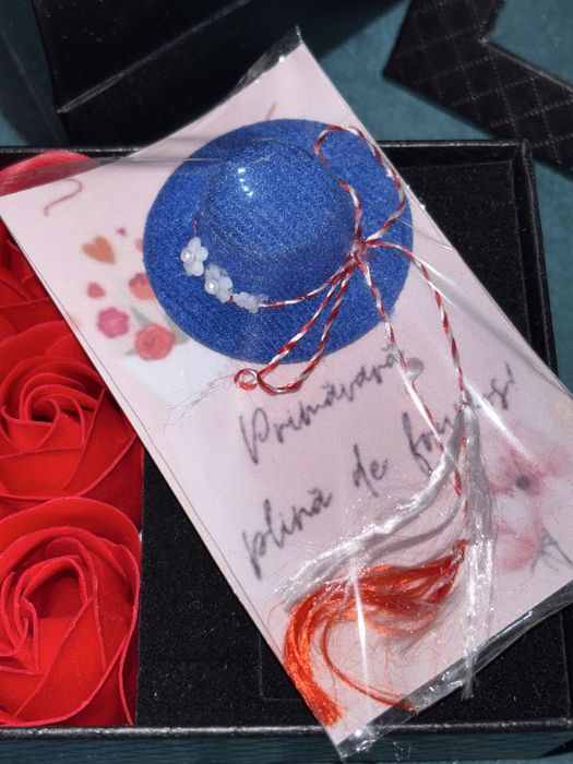 Vând diferite modele de mărțișoare