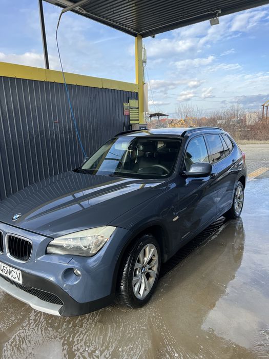 Bmw x1.