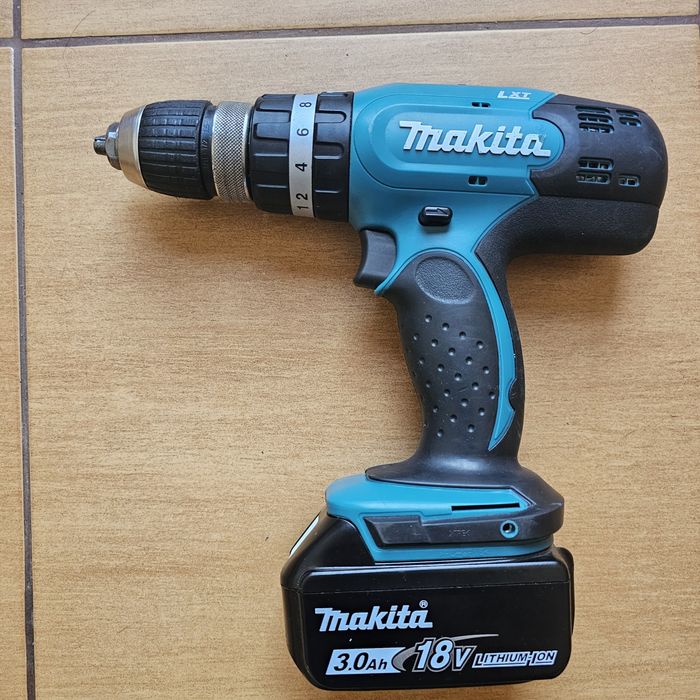 Masina gaurit/însurubat cu percutie Makita DHP 453