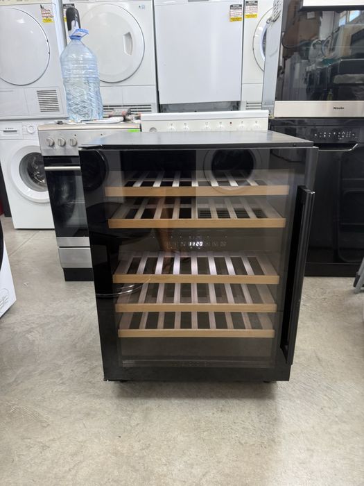 Охладител витрина WINE COOLER
