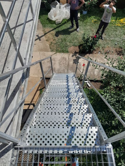Scări metalice galvanizate la orice demisiune asiguram transport ori u