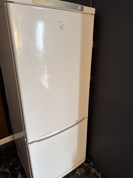 Холодильник indesit