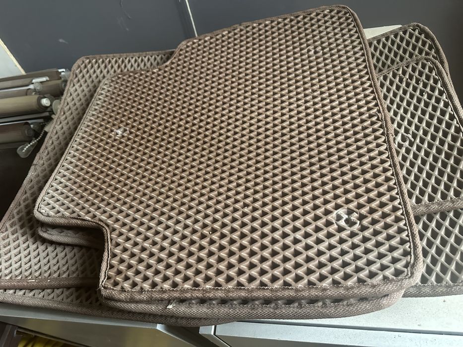 Продам полики автомабиль Lexus ES 250