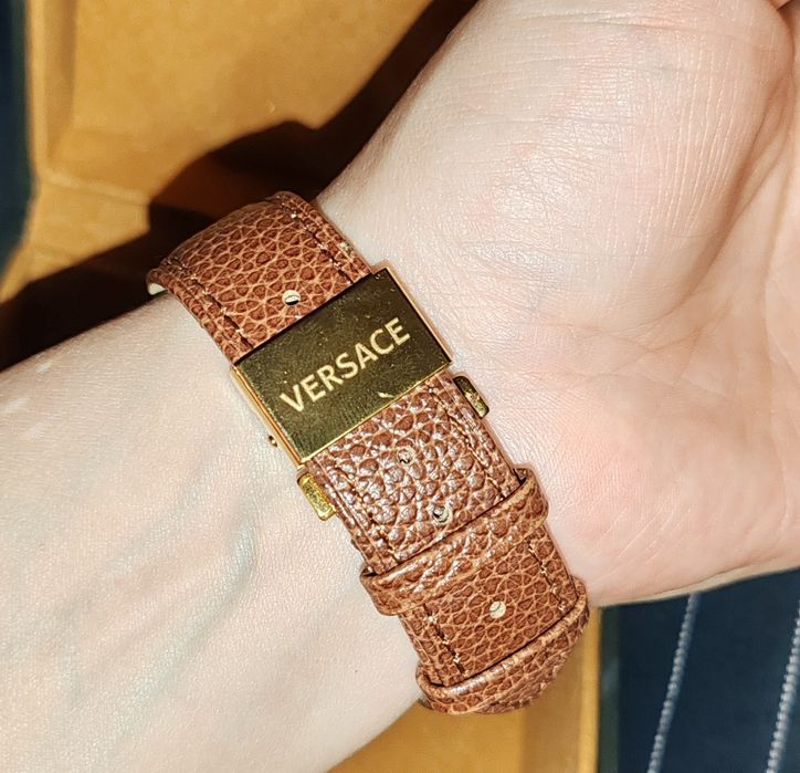 Часы Versace, женские, новые, возможен торг.