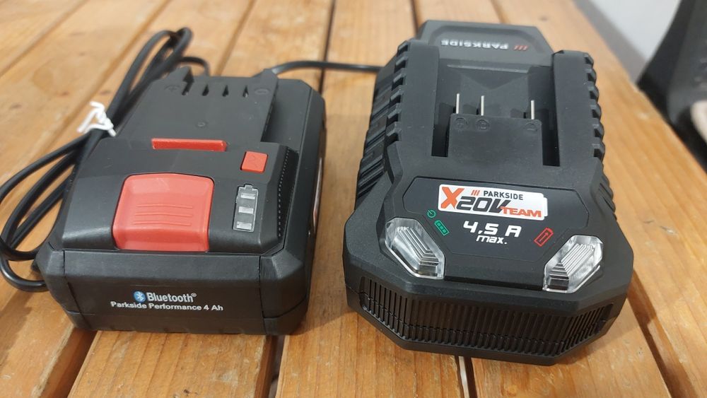 Acumulator Parkside Performance Smart 4 Ah + încărcător rapid 4,5 A