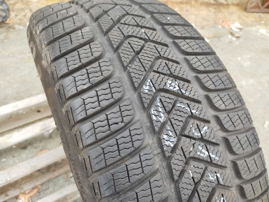255/45/19 Pirelli Sotto Zero 2022г 7мм Tesla Единичка