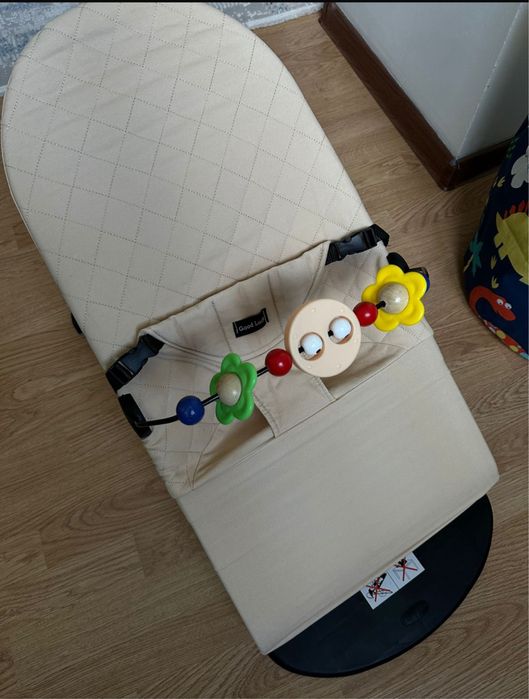 Шезлонг/качалка детский с игрушками