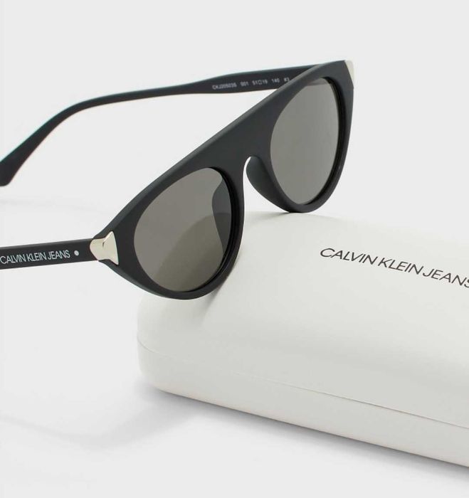 Calvin Klein слънчеви очила