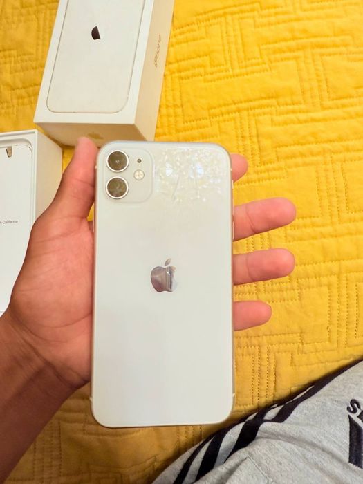 Айфон 11 в белом цвете