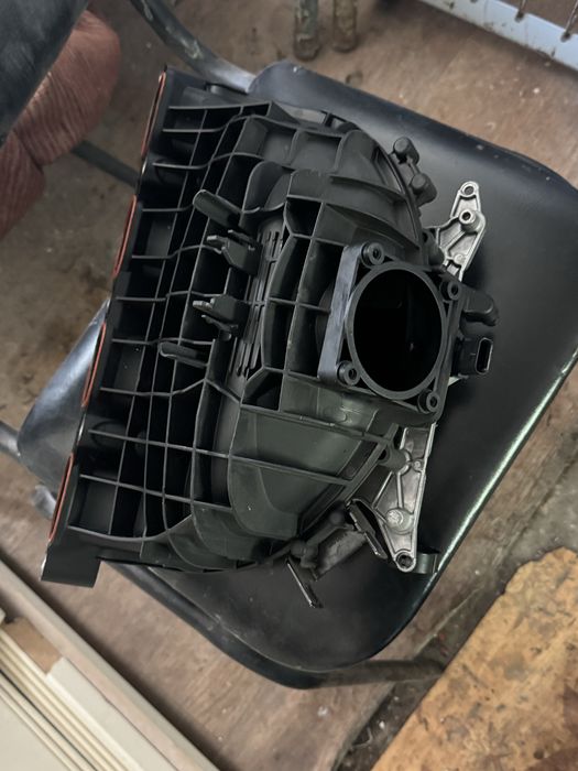 Коллектор впускной n20b20 мотор