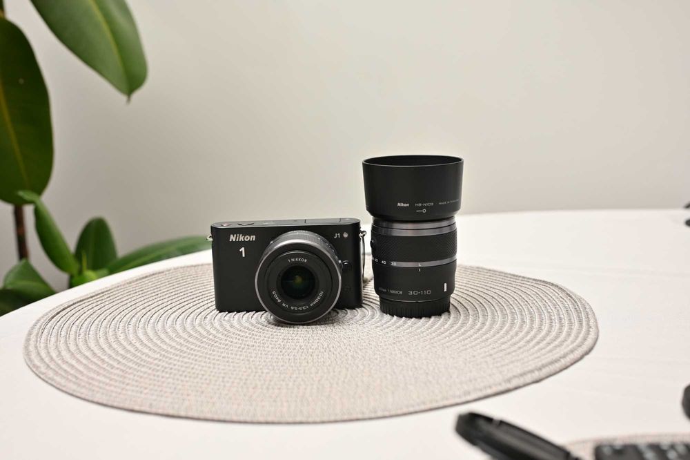 Nikon 1 j1 cu două obiective