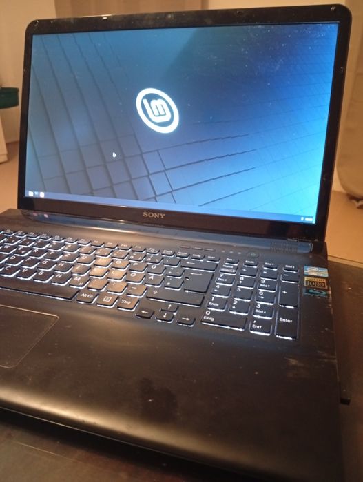 Laptop Sony 17  inchi