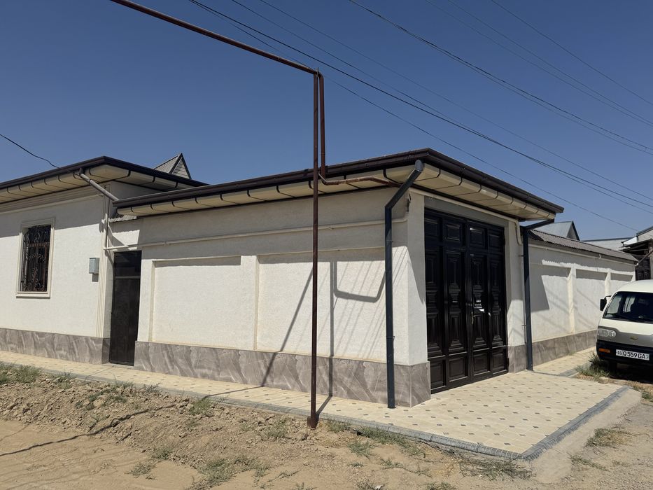 Yangi uchaska sotiladi pishkan gishdan qurilgan