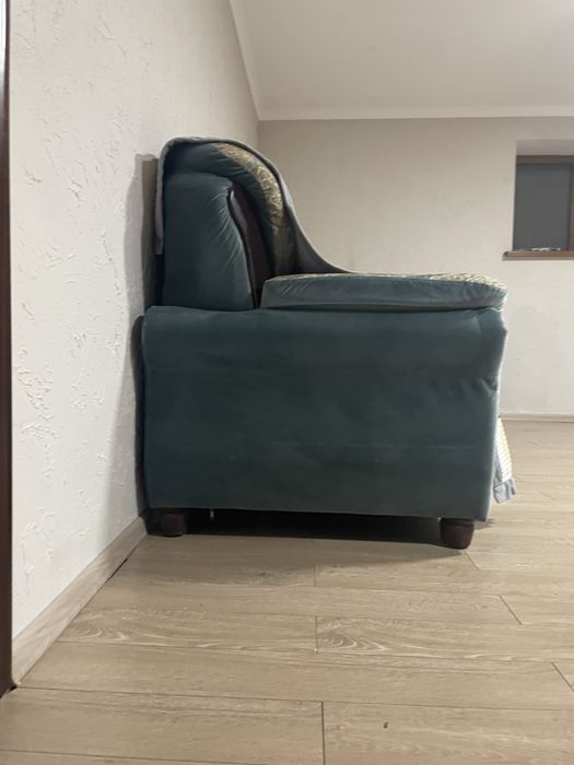 Срочноо!! Продаю диван очень хороший не скрипит