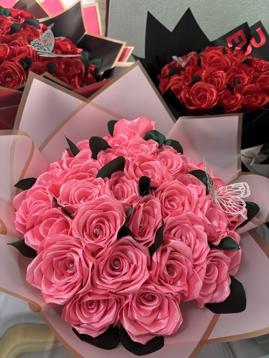 Розы из атласных лент