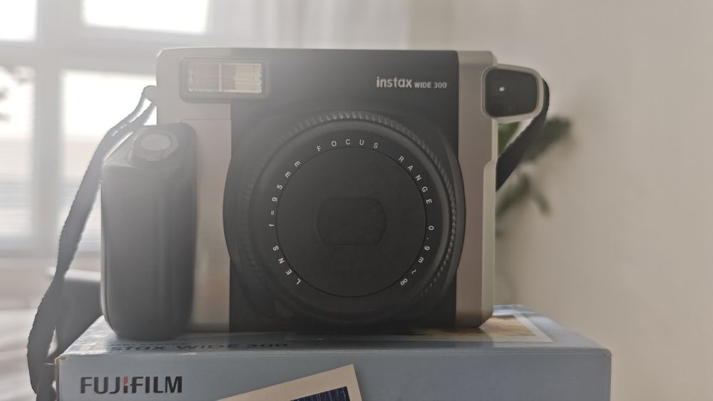 Продам Fujifilm Instax