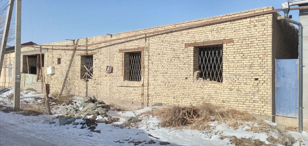 Joy sotiladi. Nukus Navoiy koʻchasi