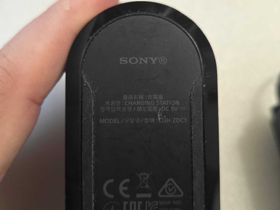 Stație de încărcare originala Sony PlayStation 4 (CUH-ZDC1), Alimentator Inclus
