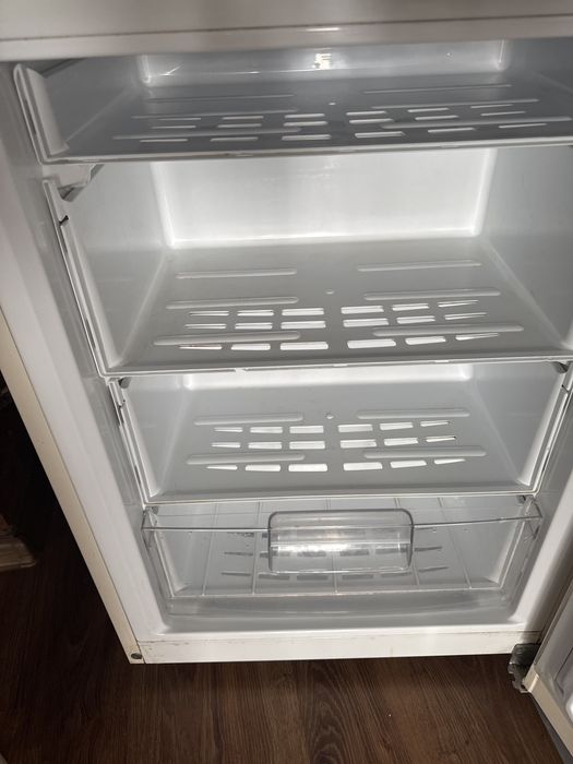 продам холодильник LG