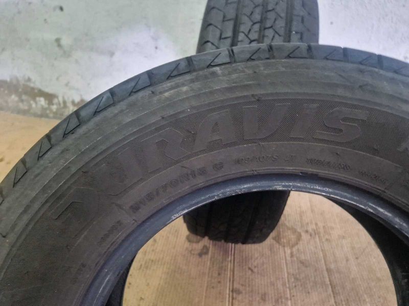 2 Bridgestone R15 C 215/70/ 
летни бусови гуми 
DOT1321