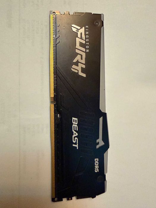 Memorie Desktop 8GB RAM DDR5 Kingston FURY Beast RGB