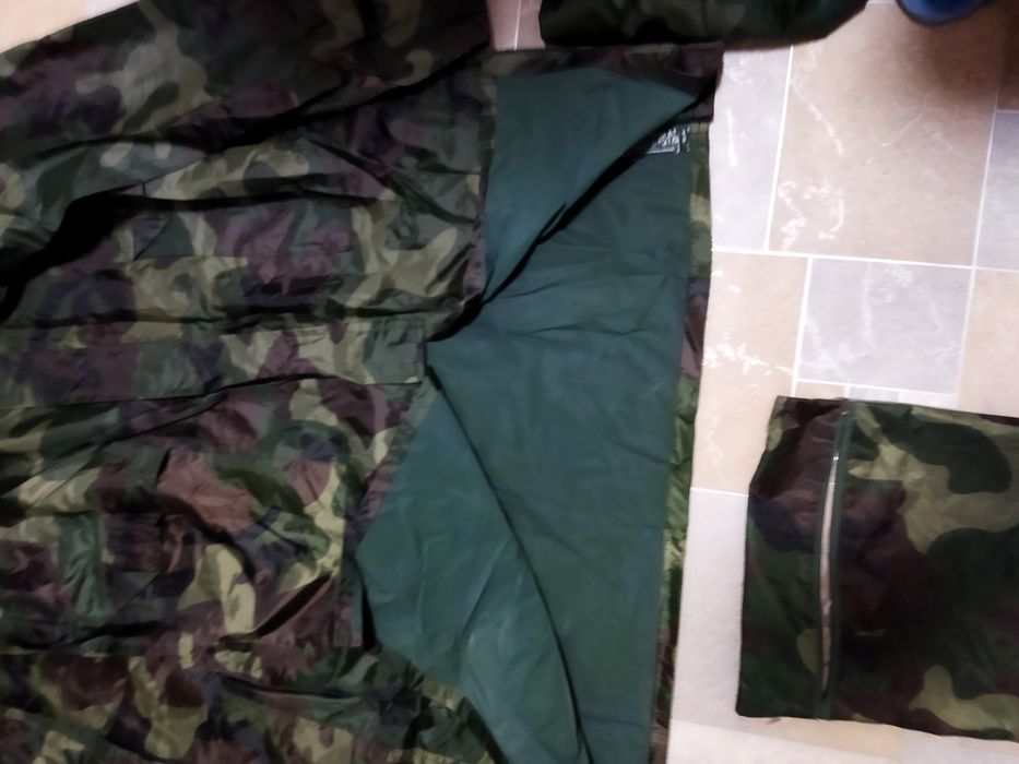 Камуфлажни костюм и шлифер