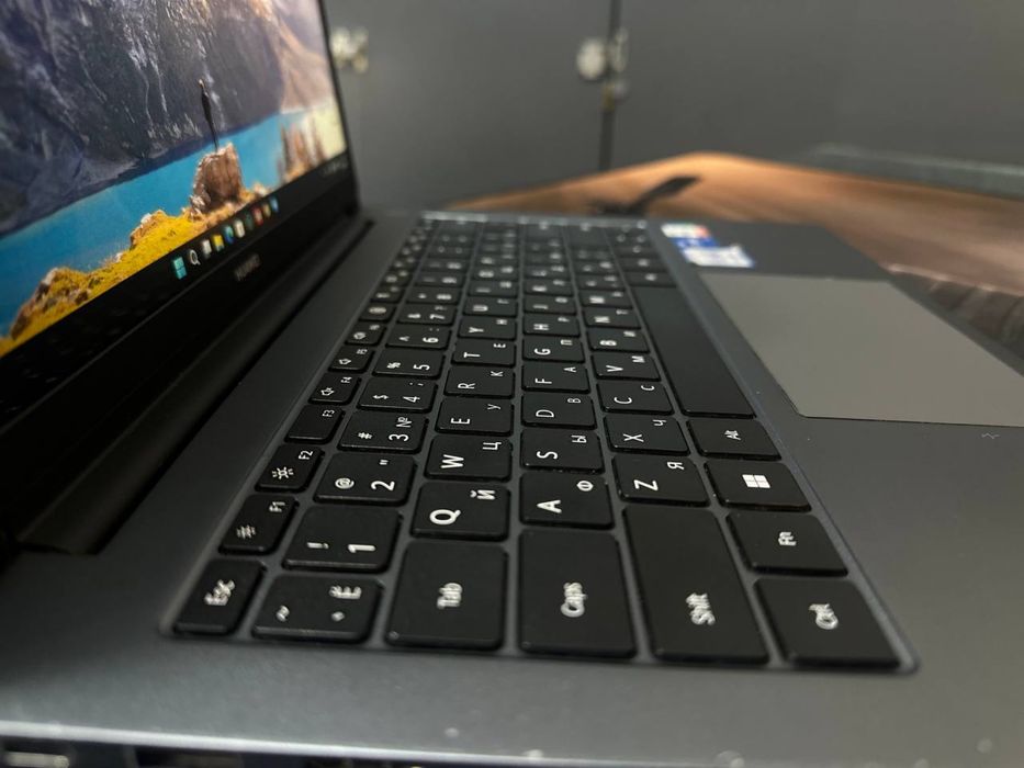 Мощный офисный ноутбук Huawei intel core i5-1240P