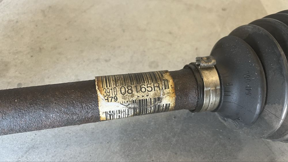 Dacia Duster 2010- полуоска