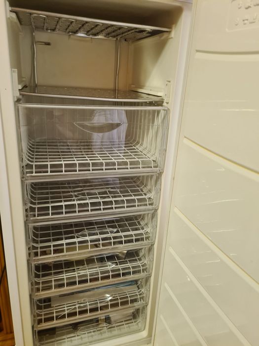 Congelator Arctic cu 7 spații de depozitare