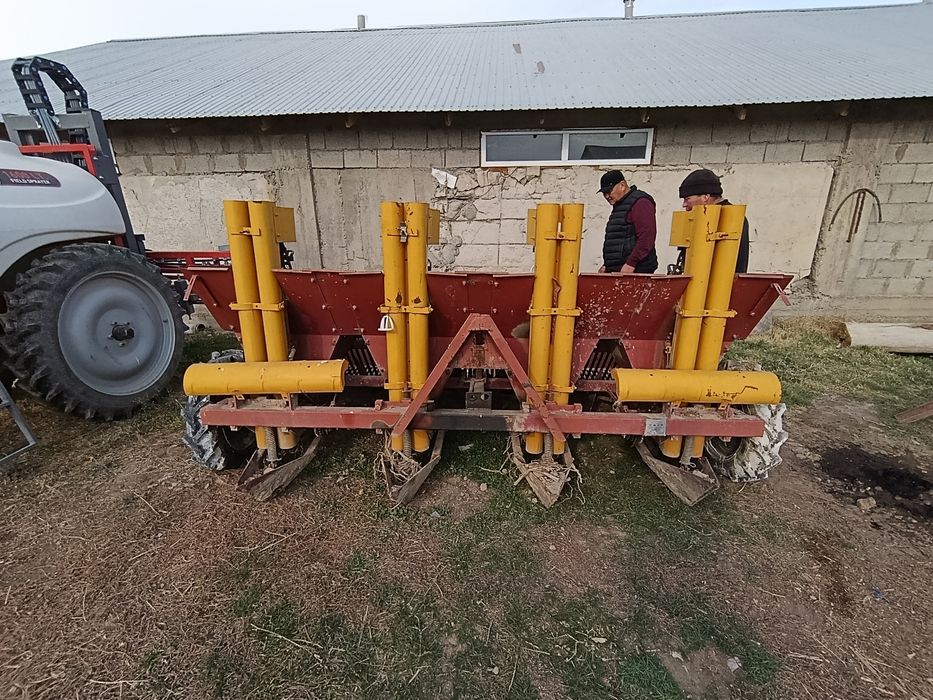 Картофельный сажалка