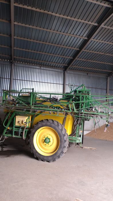 Masina erbicidat john deere 638