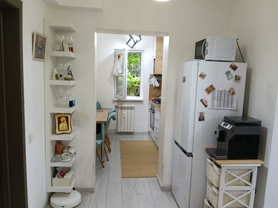 Vând  apartament 3 camere, decomandat