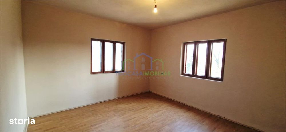 Casa Bradesti , teren  intravilan 7952 mp , deschidere 33 m la DE 70