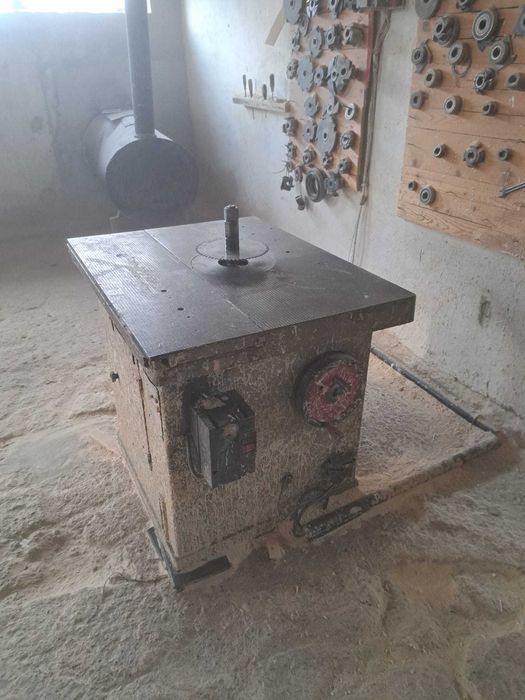 Vând utilaje de tâmplărie