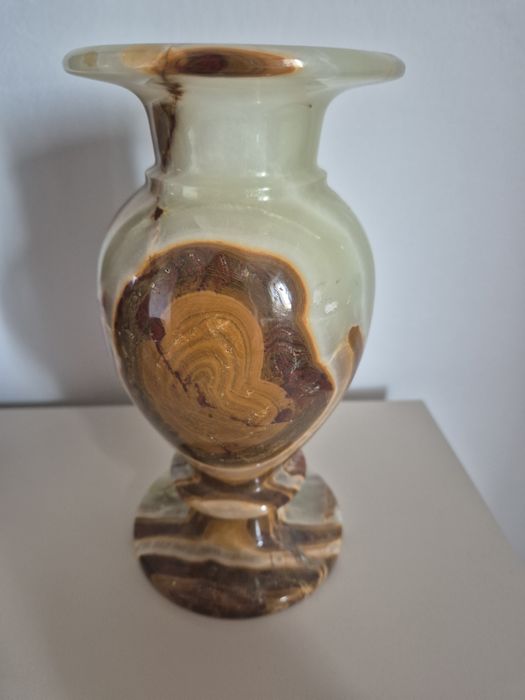 Vaza din marmura model unicat 20x10 cm