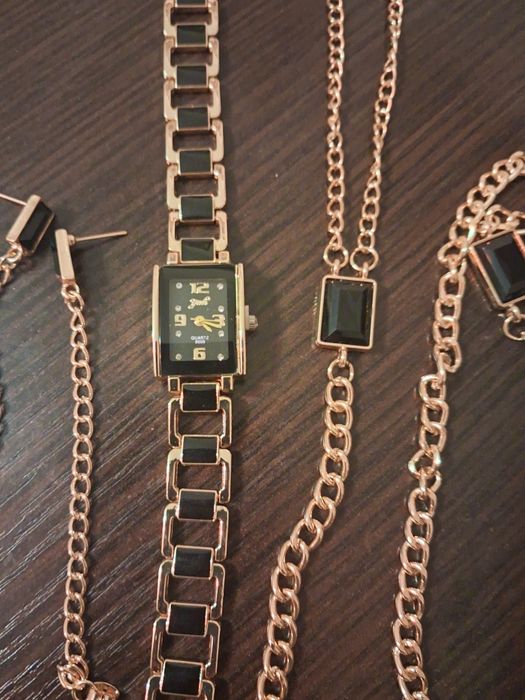 Женские часы 5предмет.