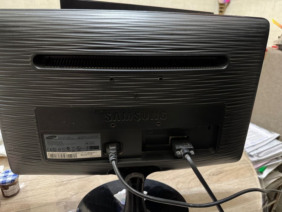 Продам 
Монитор Samsung SyncMaster B1930