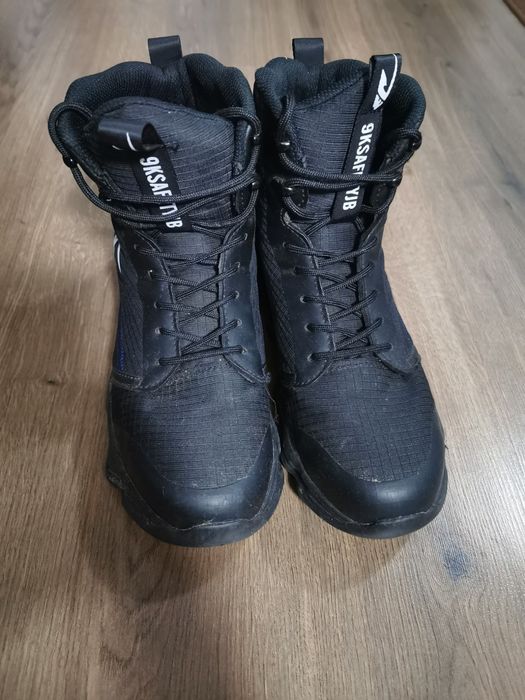 Обувки (подходящи за планински преходи)