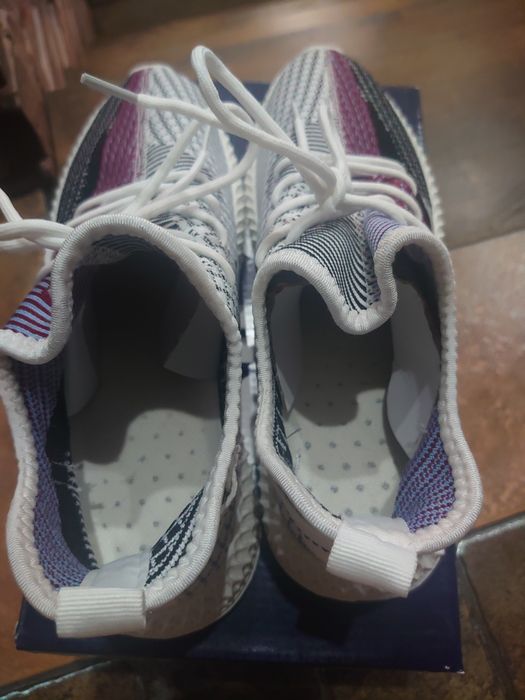 Adidași de pânză noi-nouti 43 marimea