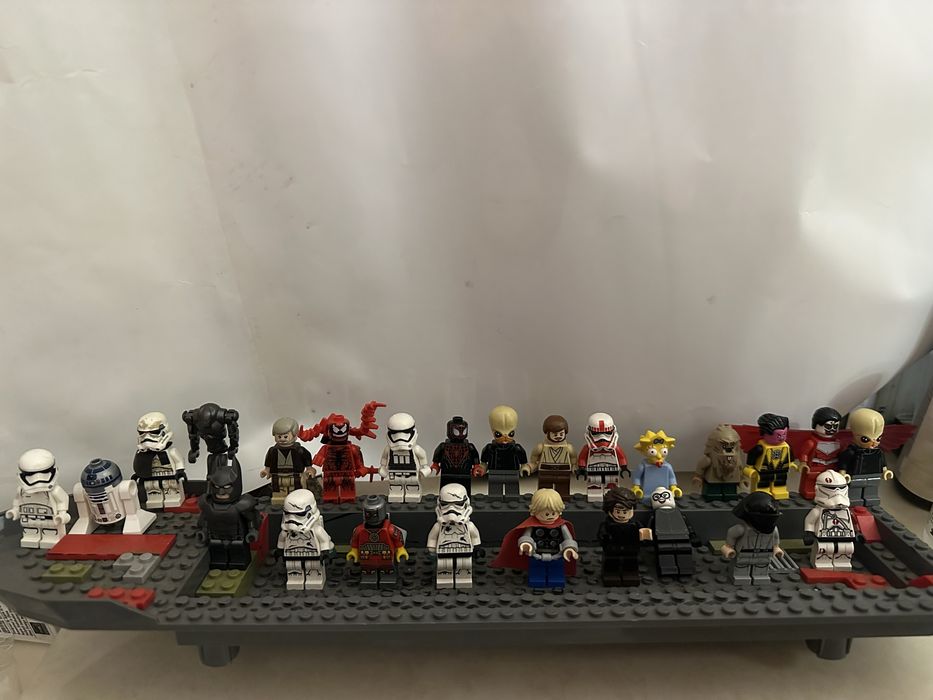 Продам минифигурки Лего