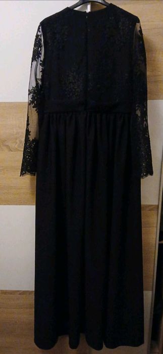 Рокля YALQ  Дълга бродирана дантелена рокля,за специални поводи!