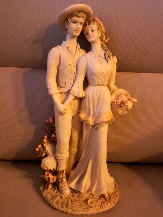 Фигура "Двойка с кошница"