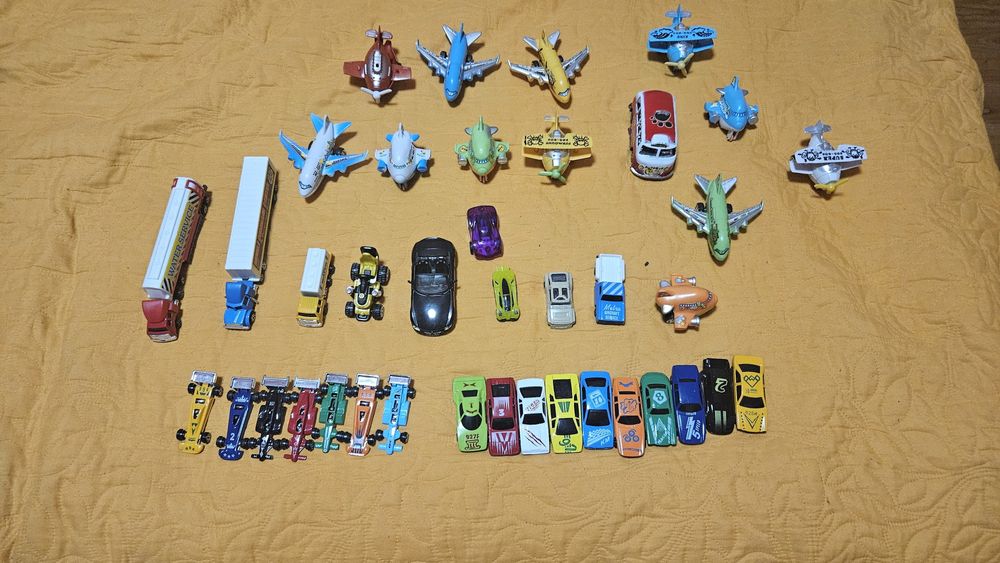 Колички, камиончета, самолети