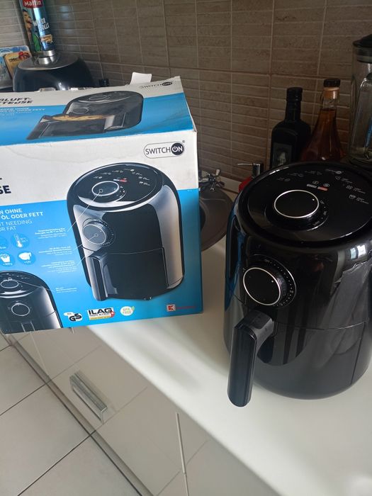 Vând friteuza cu aer cald , produs de calitate superioara,nou nouță.