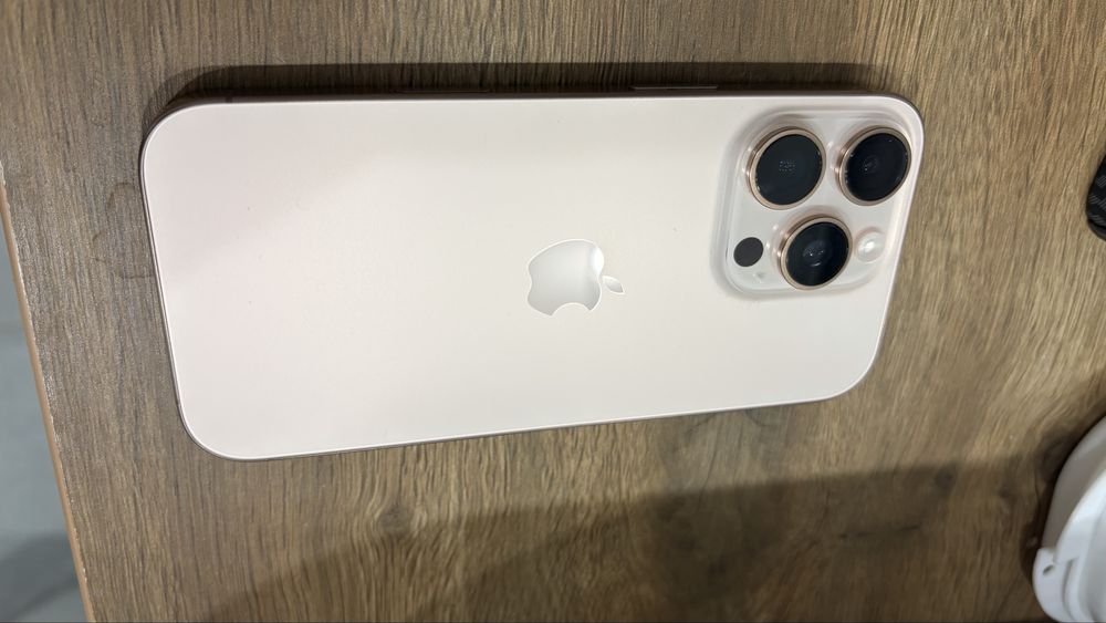 Продам айфон 16 про