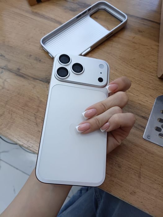 Продам iphone 16 pro max золото