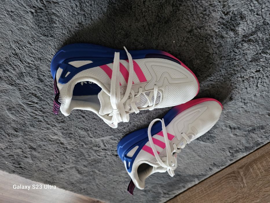 Дамски маратонки Adidas бели синьо и розово