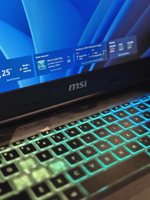 Vând laptop msi cyborg