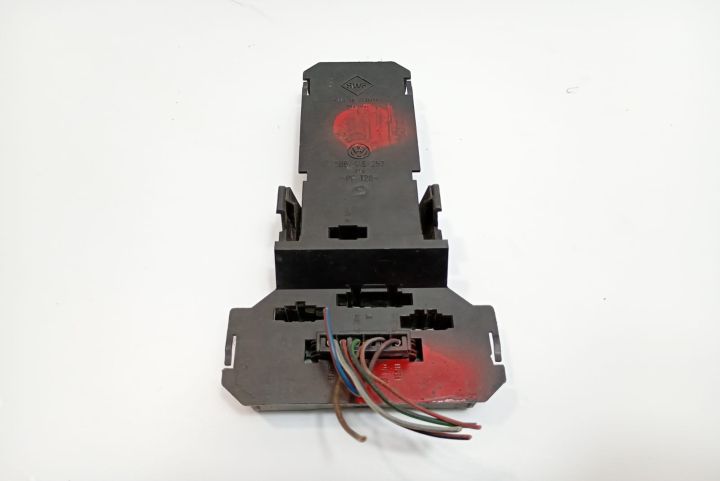 Soclu stop  3B9945257 Volkswagen VW Passat B5.5 (facelift) seria